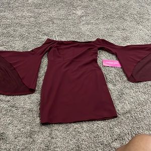 Maroon dress with wide sleeves size medium
